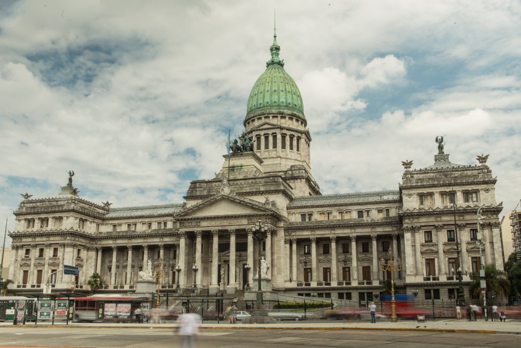 Imagen del exterior del Congreso Nacional Argentino en representación del artículo sobre el Estado de la Nación