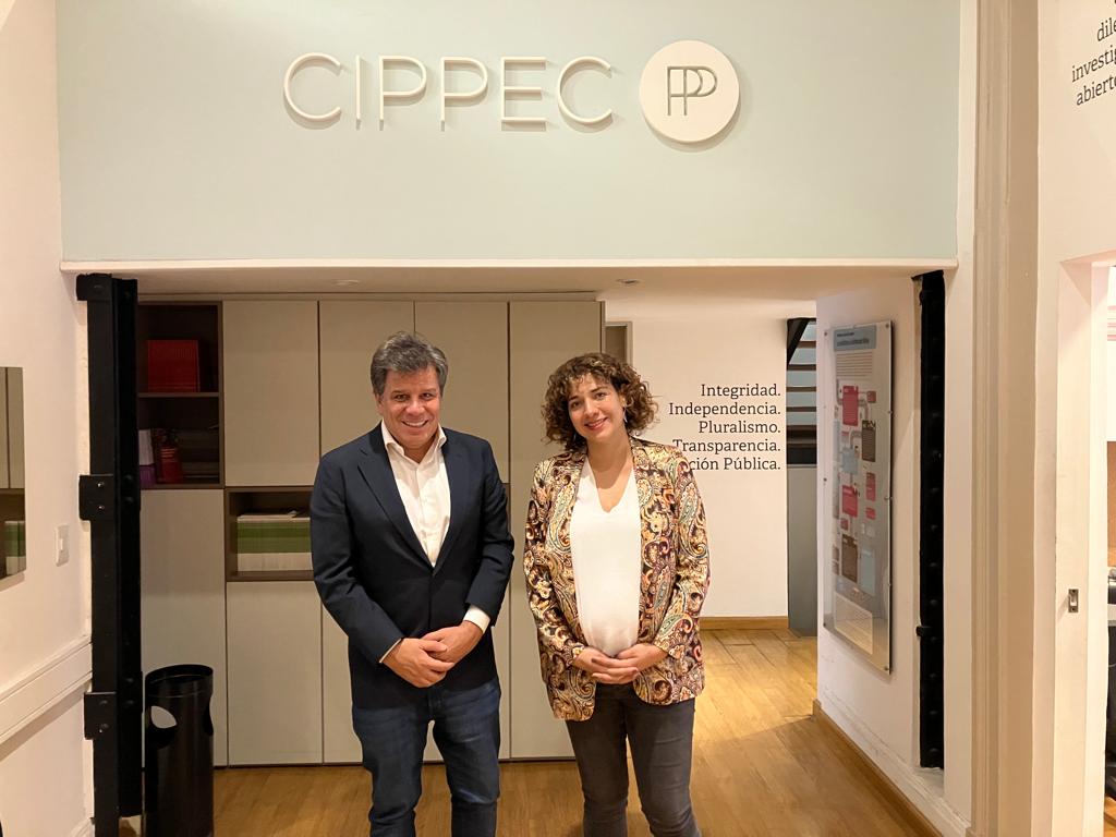 Foto de Gala Diaz Langou, directora ejecutiva de CIPPEC y el diputado nacional Facundo Manes